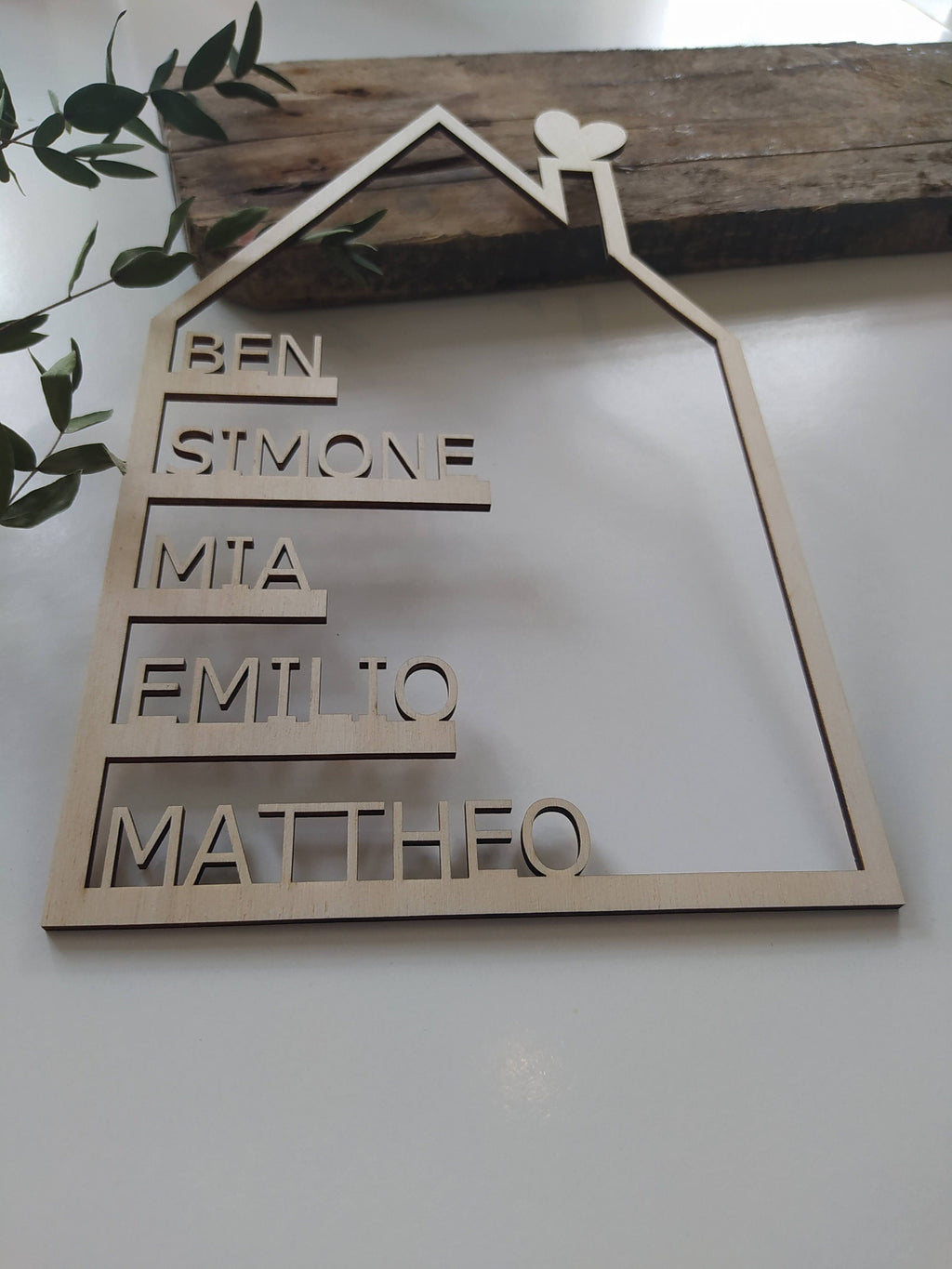 Holzhaus personalisiert | Familie | Haus mit Namen | Geschenk | Türkranz