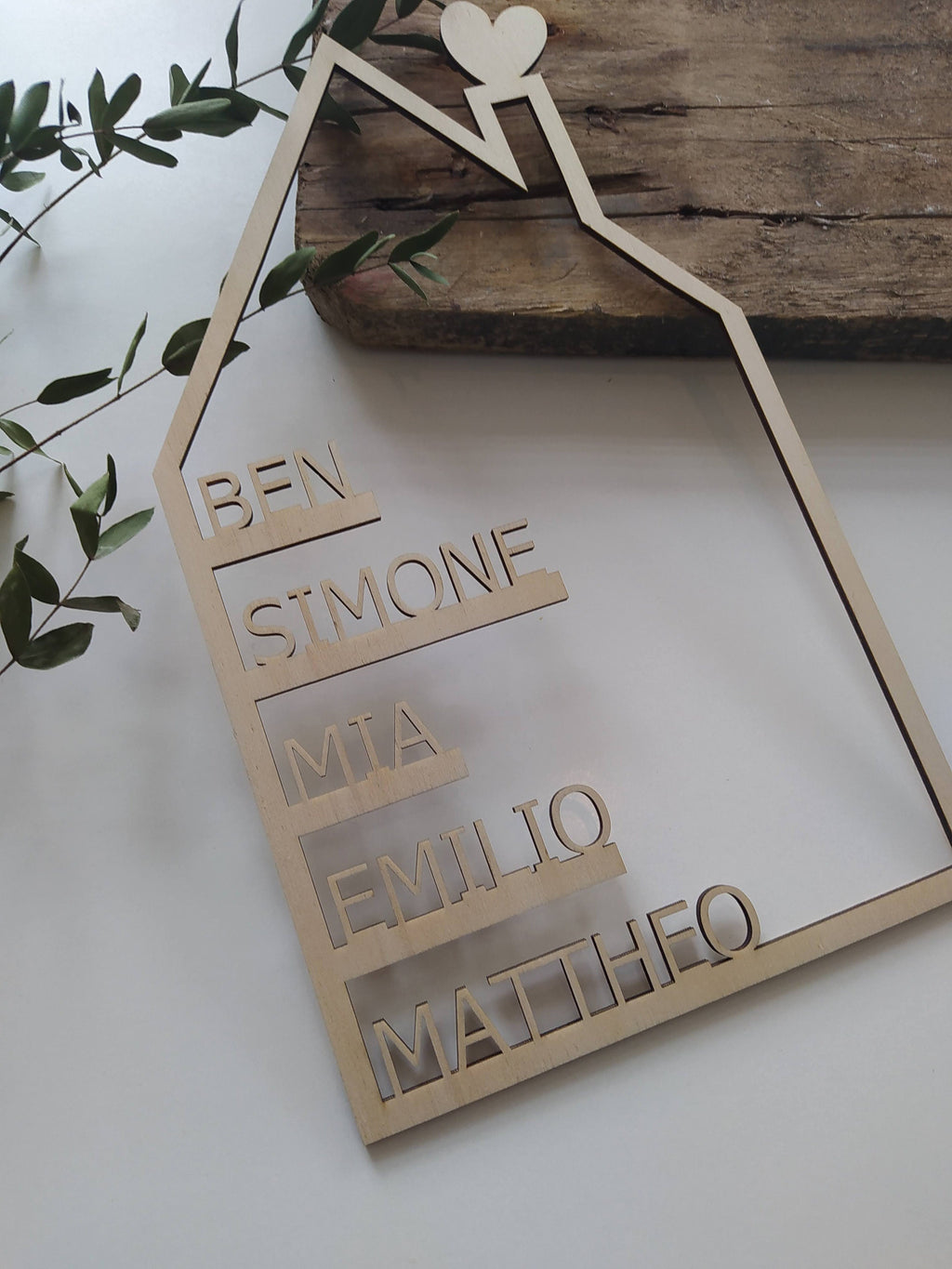 Holzhaus personalisiert | Familie | Haus mit Namen | Geschenk | Türkranz