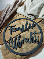 Holzkranz personalisiert mit Familienname | Türkranz mit Namen | Wanddekoration aus Holz | Geschenk zur Hochzeit, Einweihung, Geburtstag |