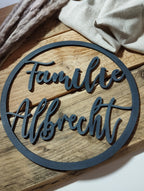 Holzkranz personalisiert mit Familienname | Türkranz mit Namen | Wanddekoration aus Holz | Geschenk zur Hochzeit, Einweihung, Geburtstag |