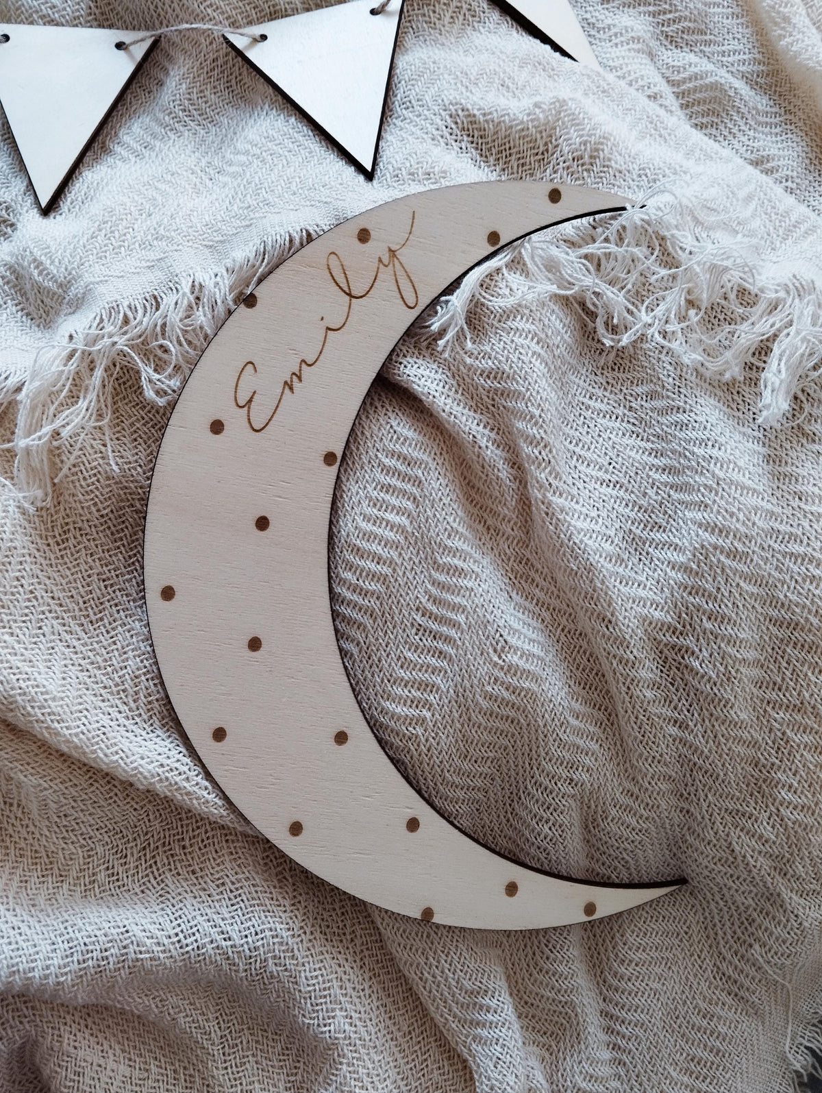 Personalisierter Mond Namensschild für das Kinderzimmer Holzschild mit Namen Geburt Taufe Geschenk Mond Wanddekoration Schriftzug Wanddeko