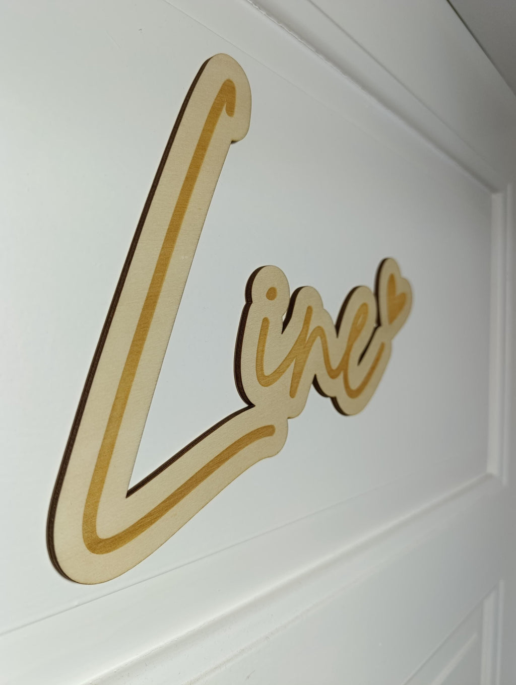 Türschild Personalisiert aus Holz – Individuelles Namensschild für Kinderzimmer mit Wunschname Wanddeko Türschild mit Herz