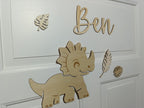 Personalisiertes Dino Türschild Wanddeko aus Holz – Einzigartige Wanddeko fürs Kinderzimmer.