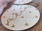 Namensschild rund Kinderzimmer Herzen | Geschenk zur Geburt | Türschild | Holzschild personalisiert | Wanddekoration | Babyzimmer | Name