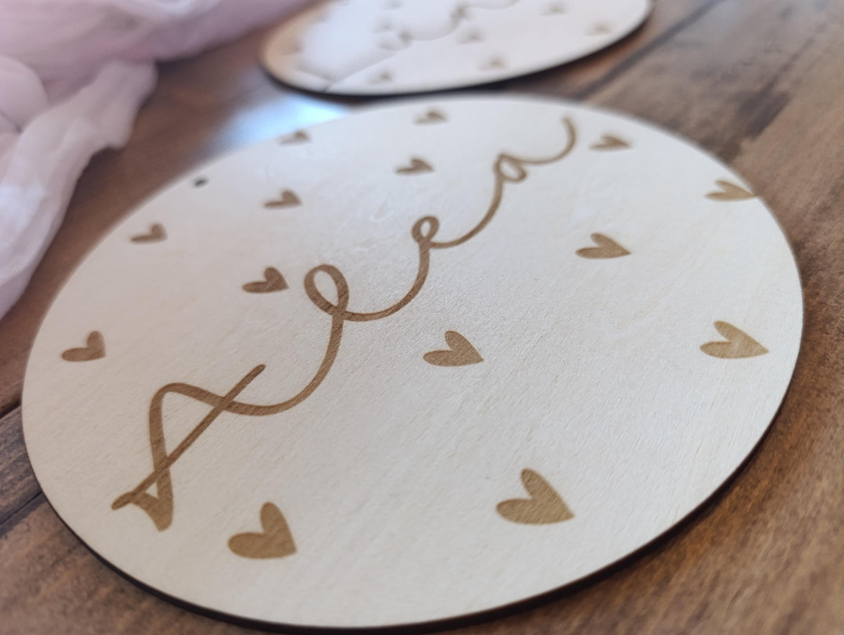 Namensschild rund Kinderzimmer Herzen | Geschenk zur Geburt | Türschild | Holzschild personalisiert | Wanddekoration | Babyzimmer | Name