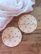 Namensschild rund Kinderzimmer Herzen | Geschenk zur Geburt | Türschild | Holzschild personalisiert | Wanddekoration | Babyzimmer | Name