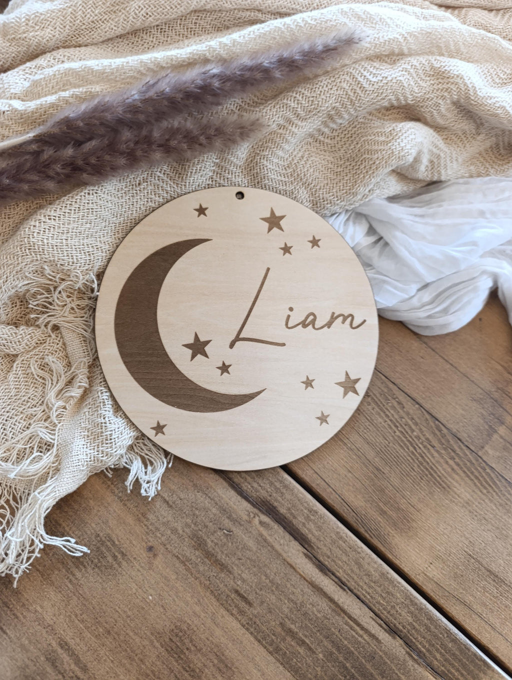 Namensschild rund personalisiert Kinderzimmer Mond Türschild Holzschild Wanddekoration Babyzimmer Geschenk Geburt Sterne