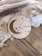 Namensschild rund personalisiert Kinderzimmer Mond Türschild Holzschild Wanddekoration Babyzimmer Geschenk Geburt Sterne