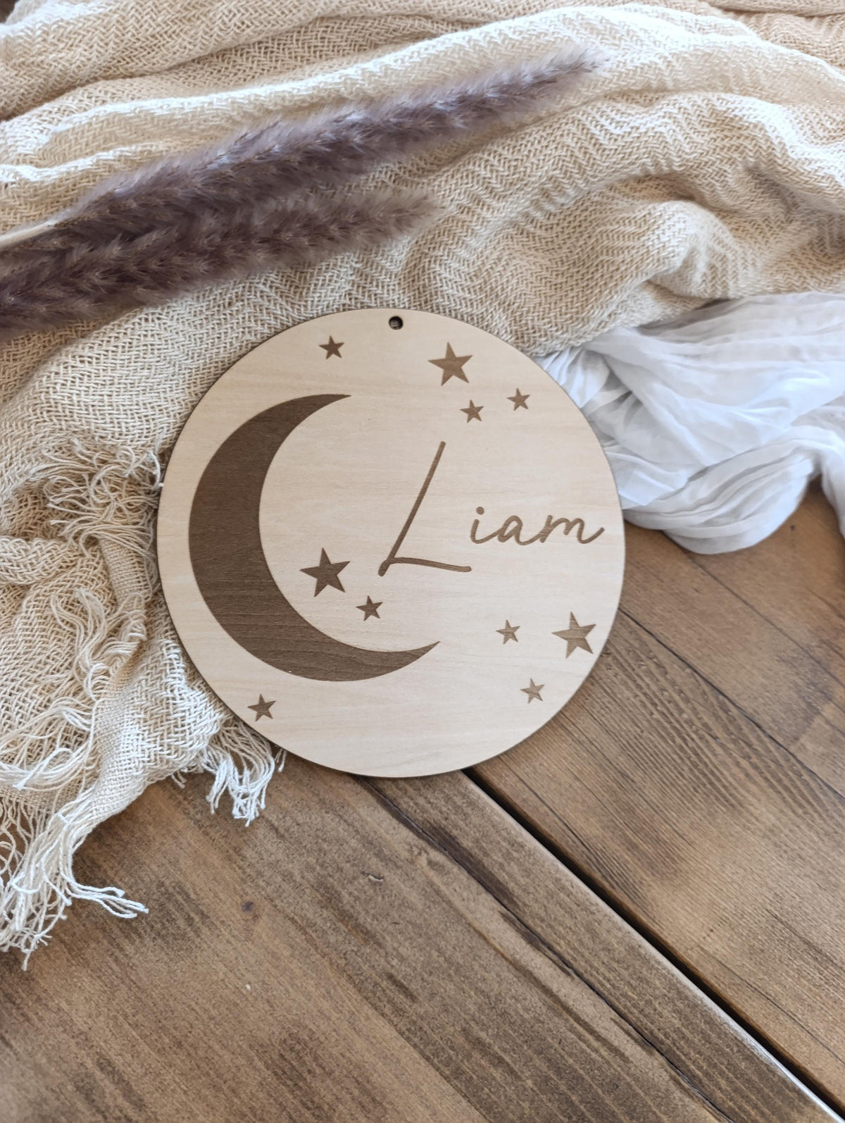 Namensschild rund personalisiert Kinderzimmer Mond Türschild Holzschild Wanddekoration Babyzimmer Geschenk Geburt Sterne