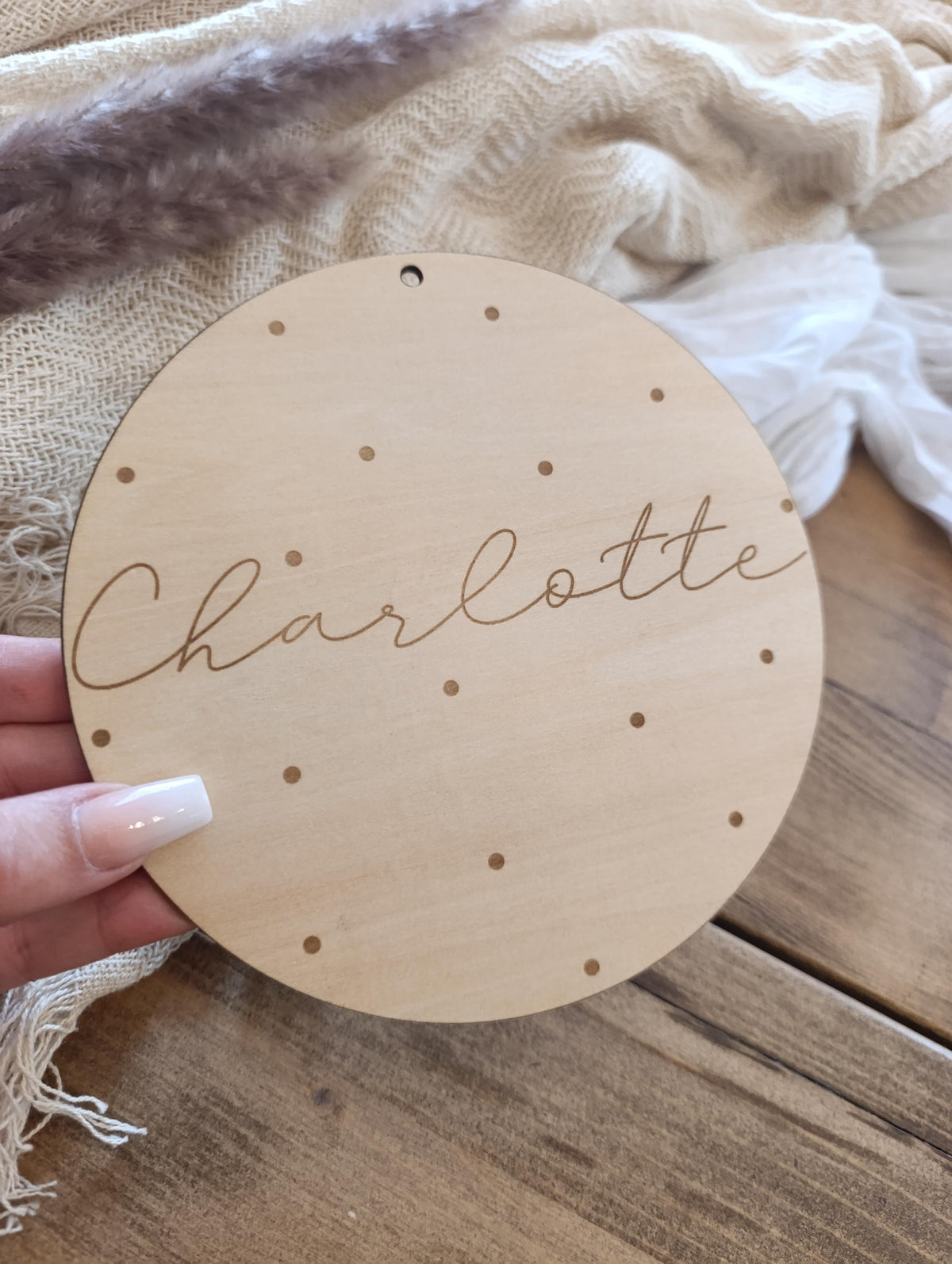 Namensschild rund personalisiert Kinderzimmer Punkte Türschild Holzschild Wanddekoration Babyzimmer Geschenk Geburt Sterne Holzscheibe