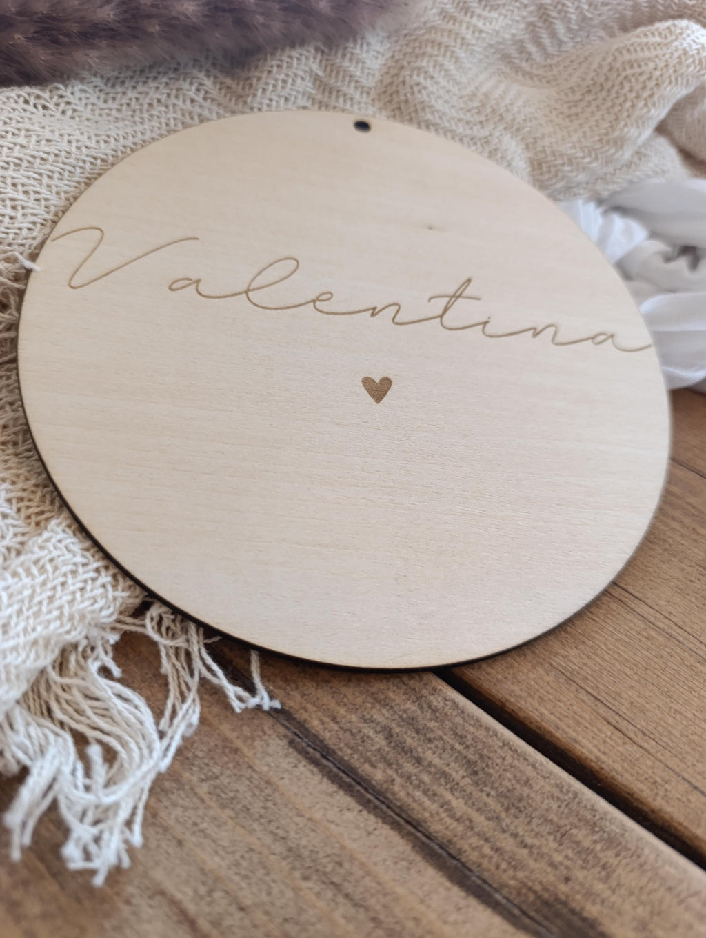 Namensschild rund personalisiert Kinderzimmer Herz Türschild Holzschild Wanddekoration Babyzimmer Geschenk Geburt Herzen Holzscheibe