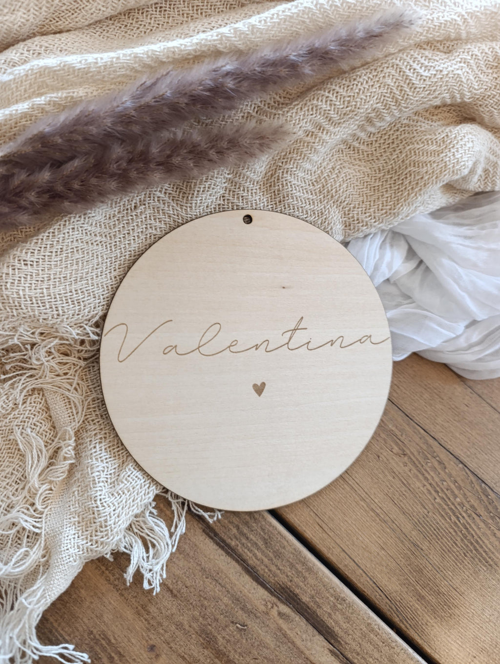 Namensschild rund personalisiert Kinderzimmer Herz Türschild Holzschild Wanddekoration Babyzimmer Geschenk Geburt Herzen Holzscheibe