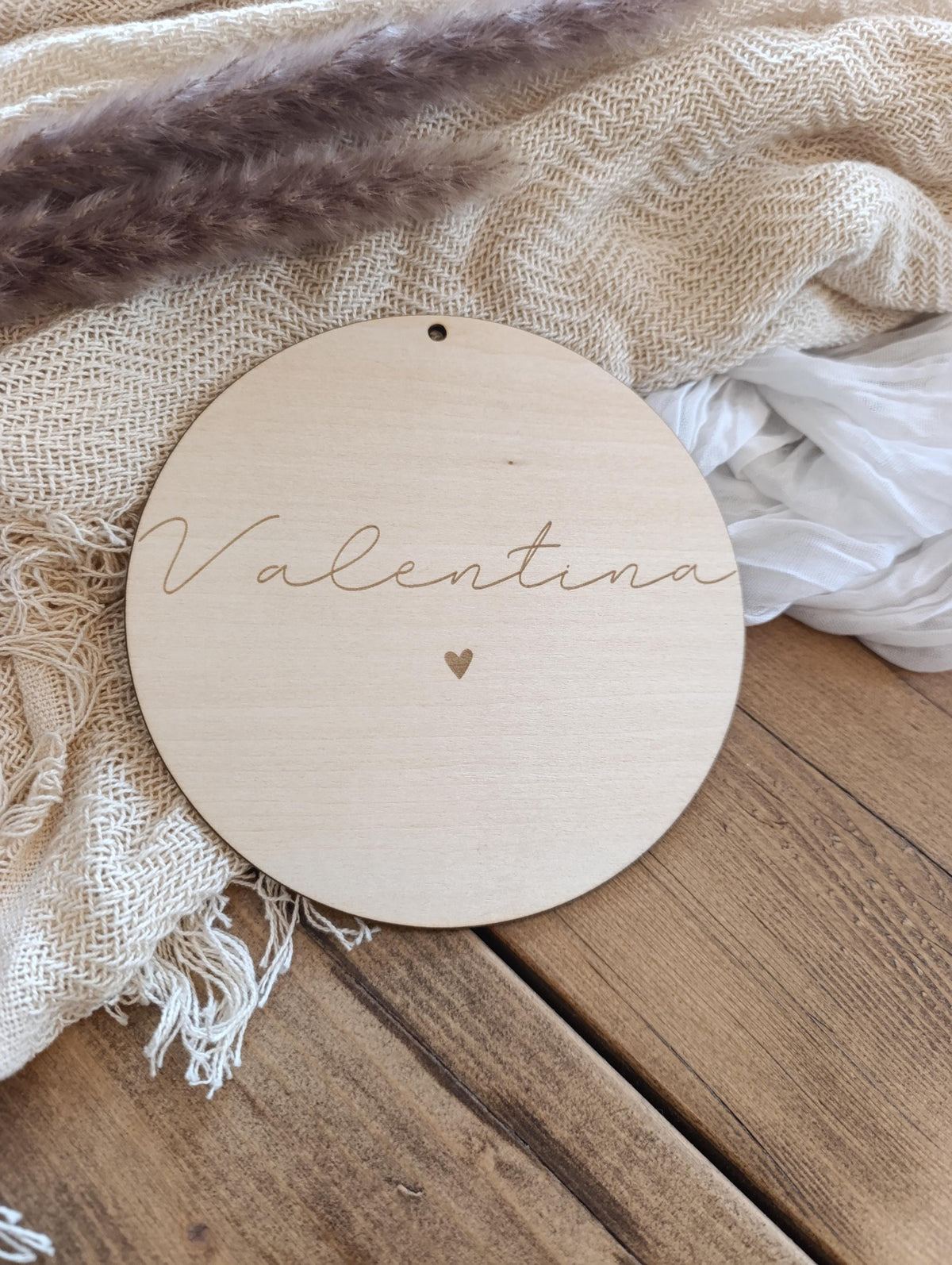 Namensschild rund personalisiert Kinderzimmer Herz Türschild Holzschild Wanddekoration Babyzimmer Geschenk Geburt Herzen Holzscheibe