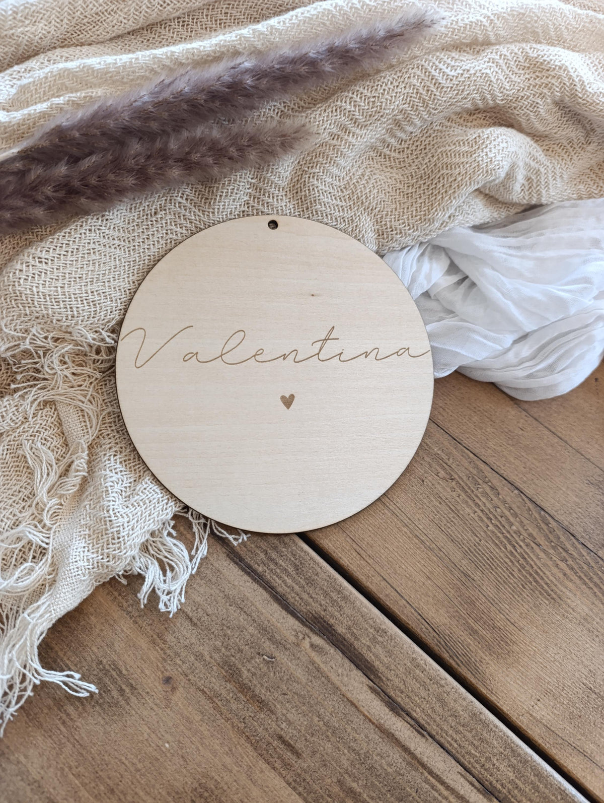 Namensschild rund personalisiert Kinderzimmer Herz Türschild Holzschild Wanddekoration Babyzimmer Geschenk Geburt Herzen Holzscheibe