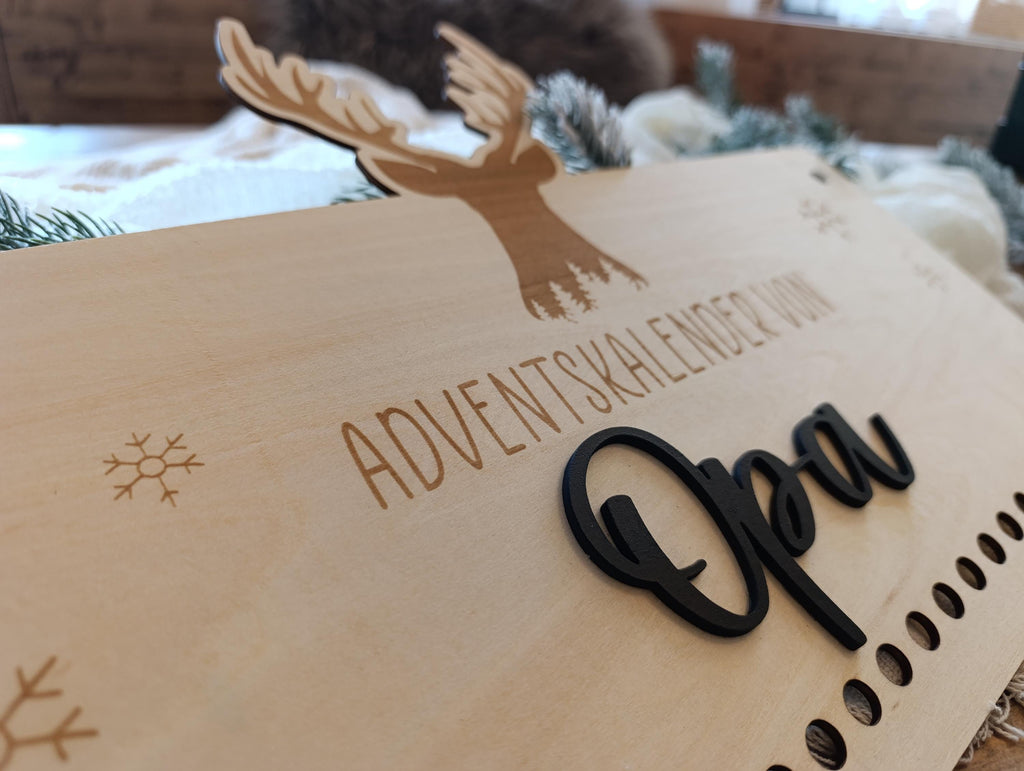 Personalisierter Adventskalender aus Holz – Dein einzigartiger Hirsch Weihnachtskalender