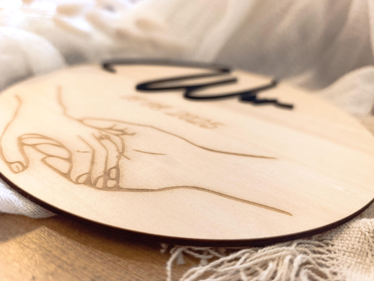 Personalisiertes Holzbild mit Datum und Händen – Einzigartiges Hochzeitsgeschenk zur Erinnerung an den großen Tag. Paargeschenk Valentinstag