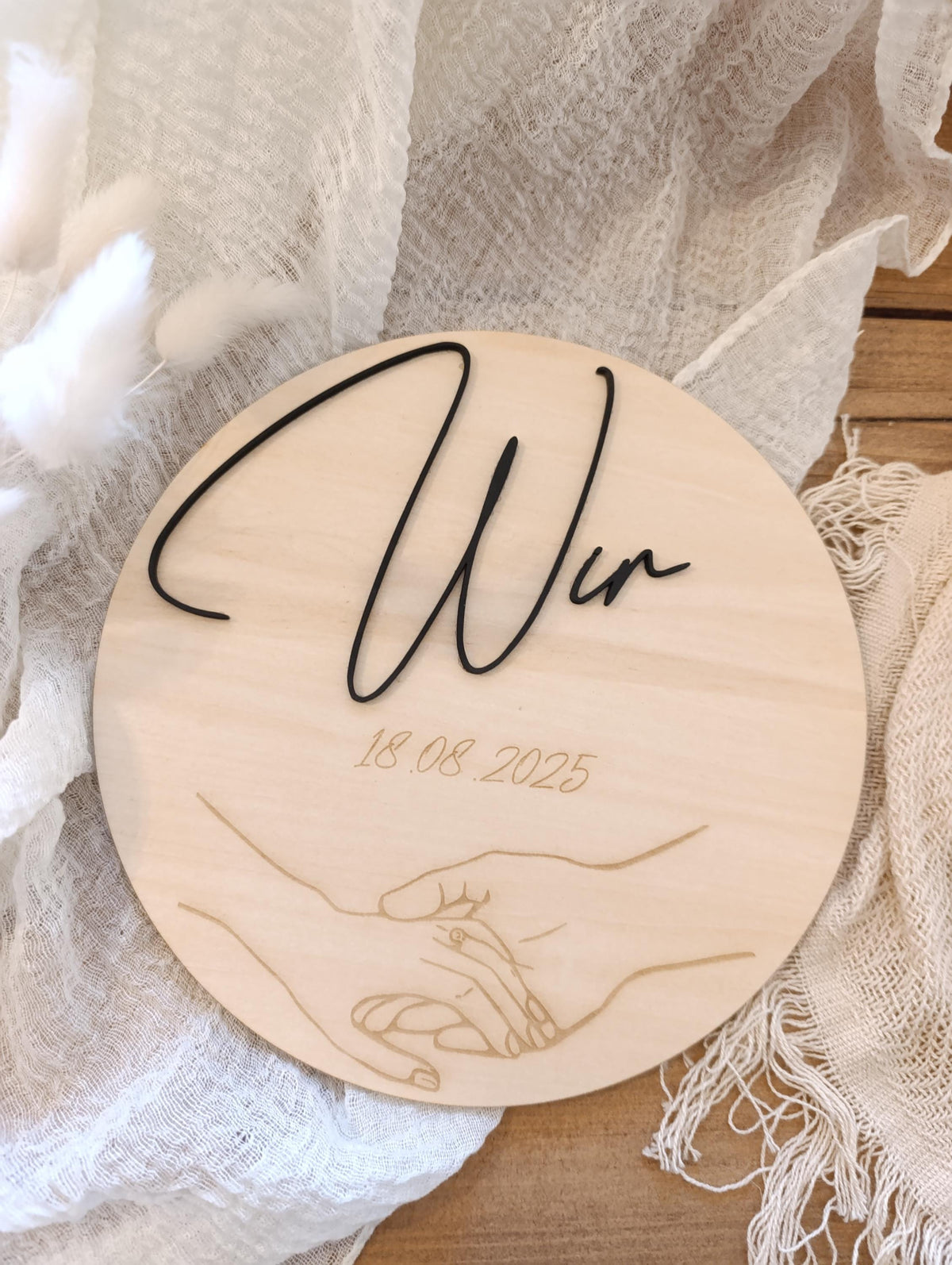 Personalisiertes Holzbild mit Datum und Händen – Einzigartiges Hochzeitsgeschenk zur Erinnerung an den großen Tag. Paargeschenk Valentinstag