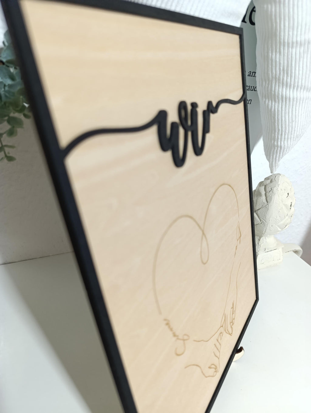Hochzeitsgeschenk Holzbild XXL mit Herz, Namen und Händen – Paarbild zum Aufstellen aus Holz