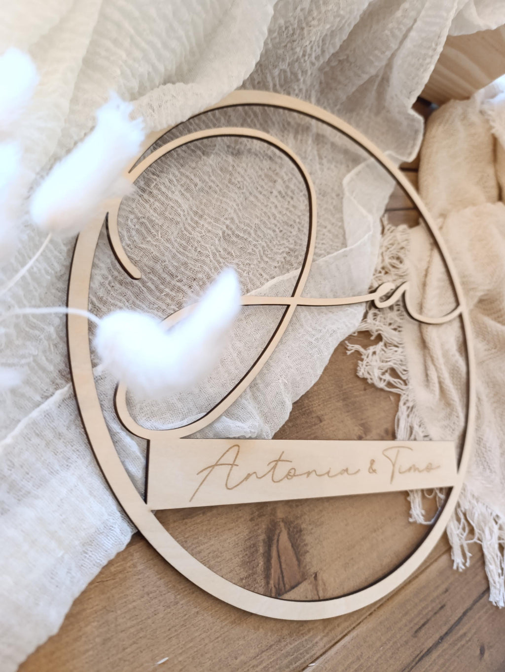 Holzkranz Hochzeit Verlobung mit Namen personalisiert – Einzigartiges Hochzeitsgeschenk zur Erinnerung an den großen Tag.