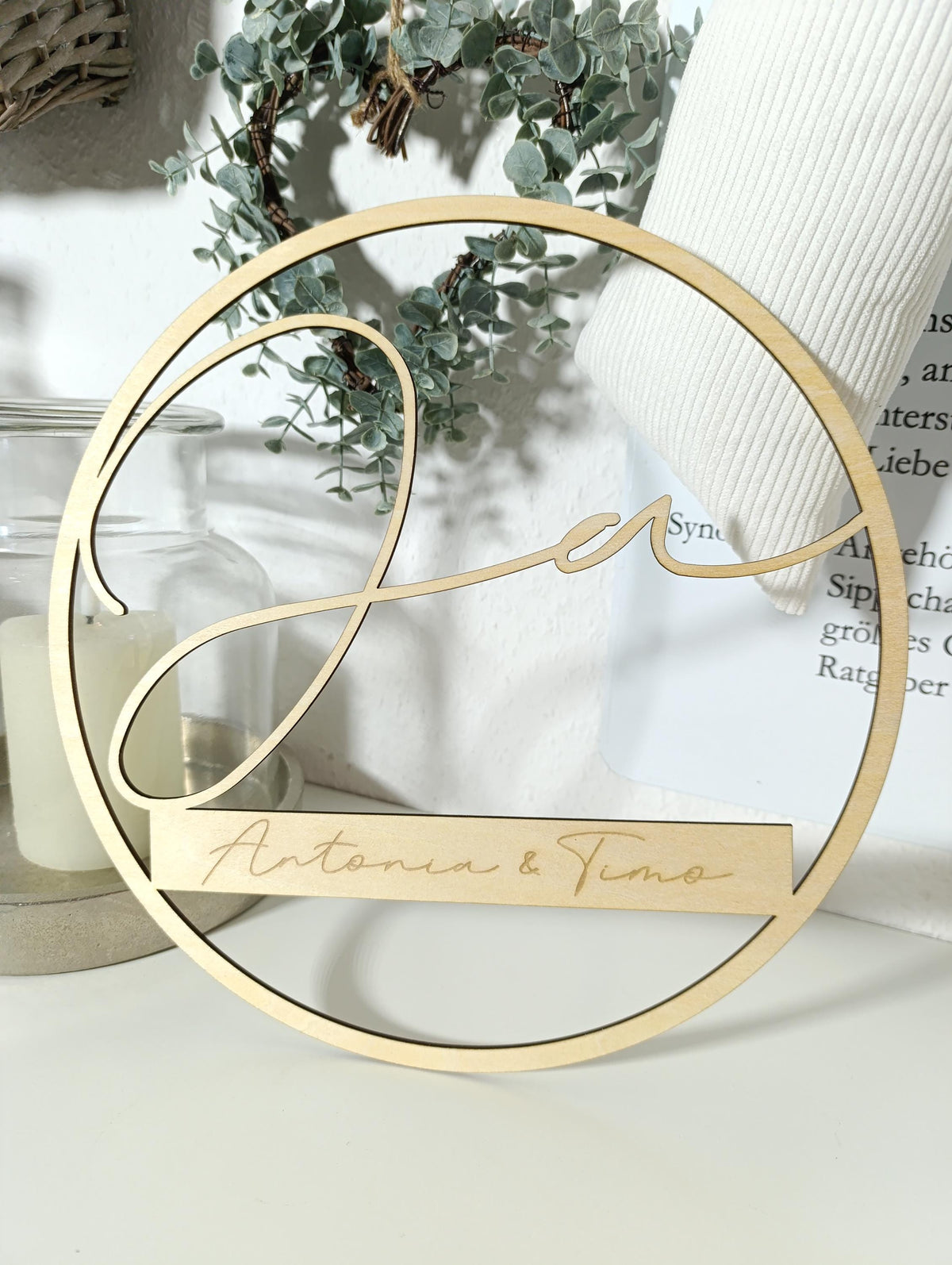 Holzkranz Hochzeit Verlobung mit Namen personalisiert – Einzigartiges Hochzeitsgeschenk zur Erinnerung an den großen Tag.