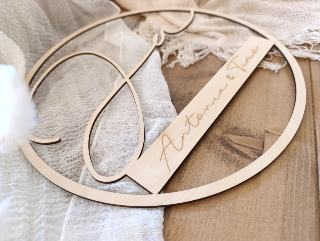 Holzkranz Hochzeit Verlobung mit Namen personalisiert – Einzigartiges Hochzeitsgeschenk zur Erinnerung an den großen Tag.