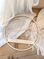 Holzkranz Hochzeit Verlobung mit Namen personalisiert – Einzigartiges Hochzeitsgeschenk zur Erinnerung an den großen Tag.