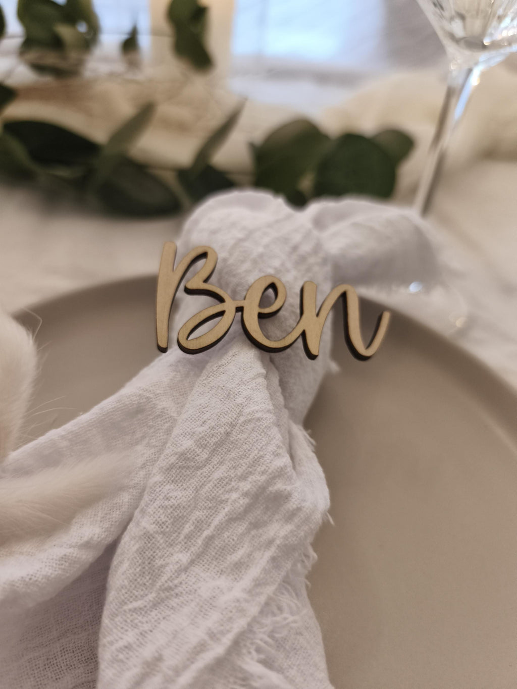 Platzkarte aus Holz – Personalisiertes Namensschild & Gastgeschenk