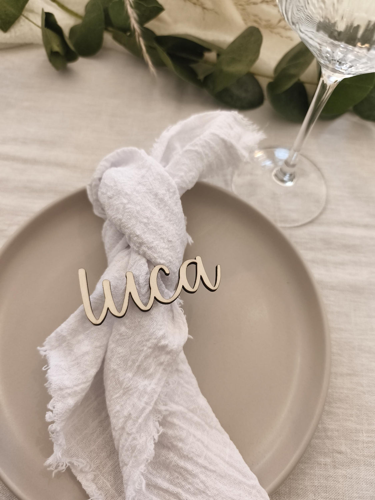 Platzkarte aus Holz – Personalisiertes Namensschild & Gastgeschenk