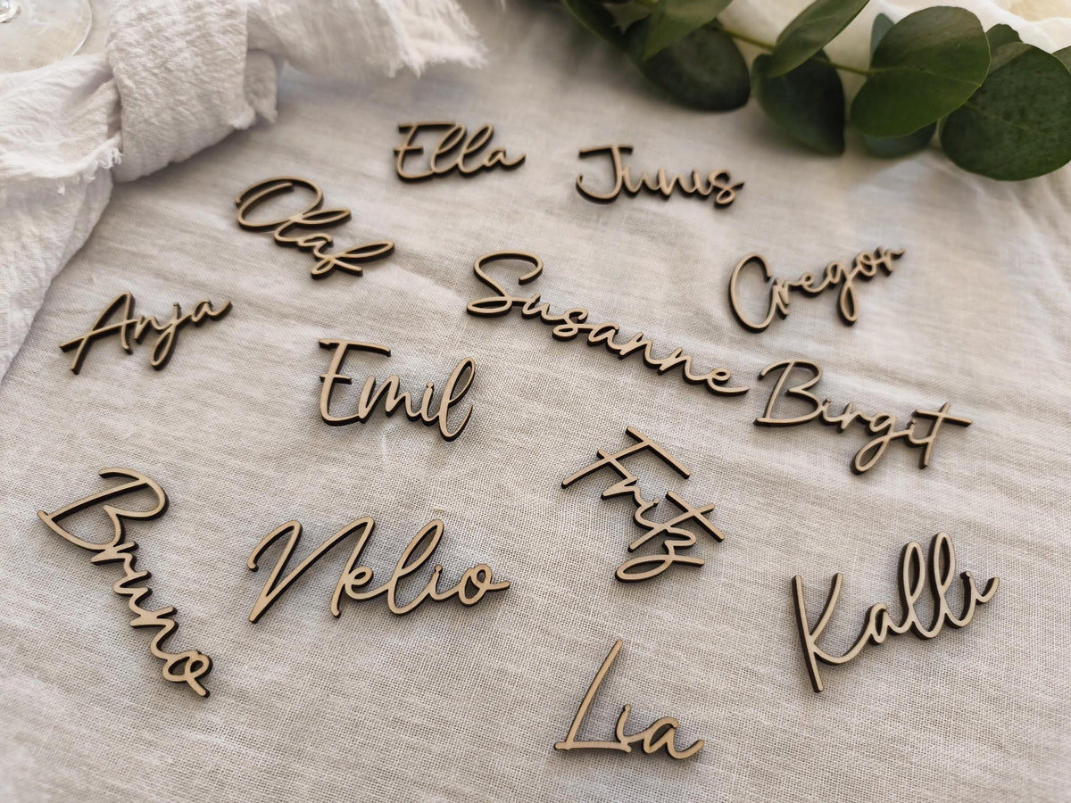 Platzkarte Hochzeit aus Holz – Schriftzug als Gastgeschenk – Tischdeko, Taufe, Kommunion, Konfirmation, Feier Tischkarte personalisiert