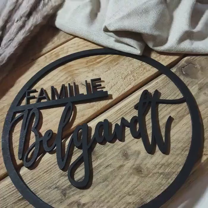 Holzkranz personalisiert halber Strich | Familie | Kranz mit Namen | Geschenk | Türkranz | persönliche Deko | Wanddekoration | Familienname